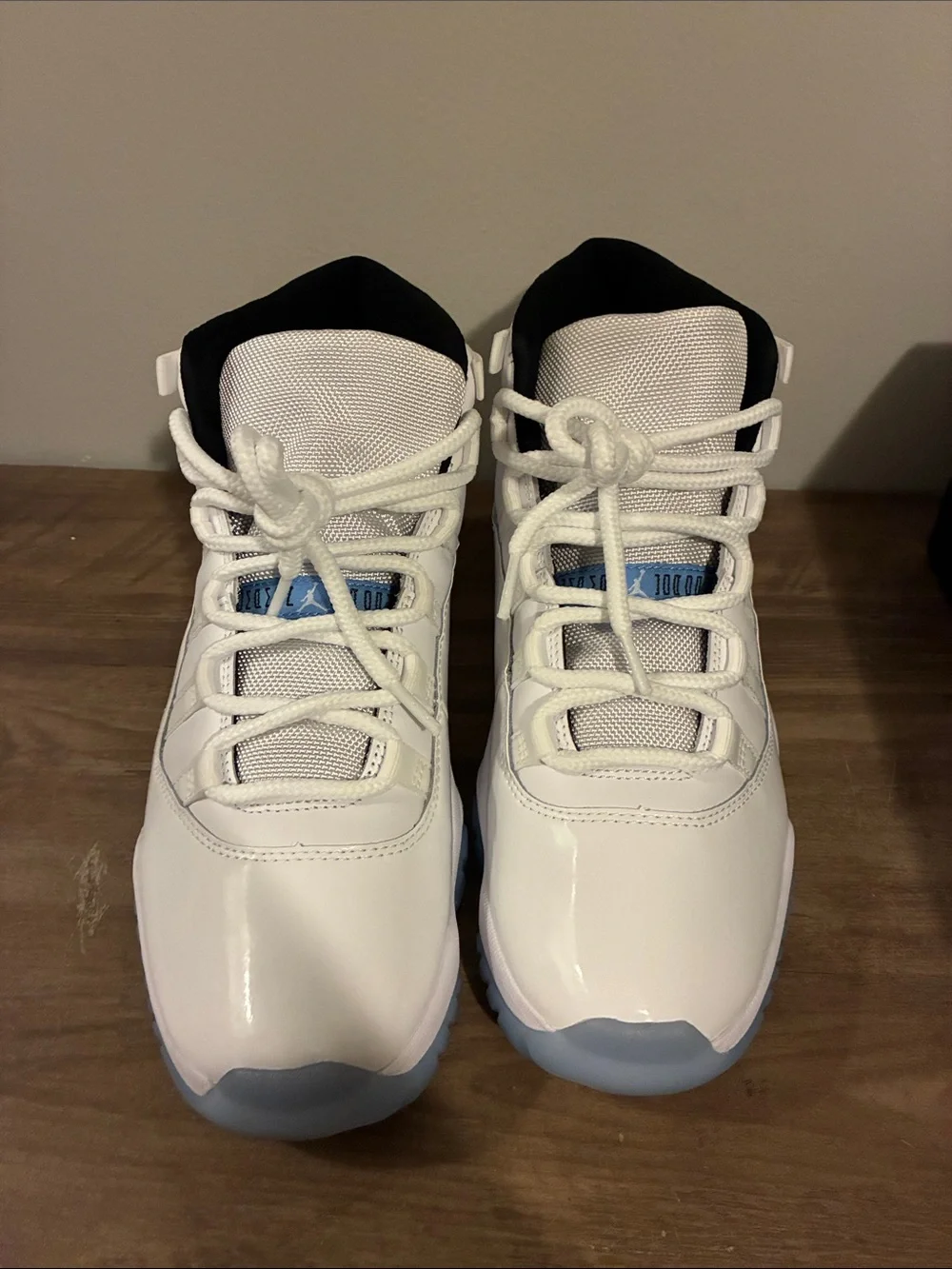 Jordan Retro 11 Men’s Sneakers - White/Blue/Red